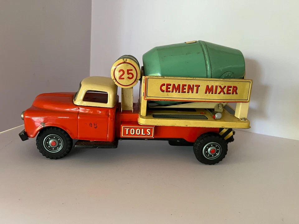 Mezclador de cemento moderno a batería MT hecho en Japón años 50 Foto 2 de 4