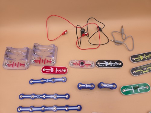 Lotto di oltre 40 pezzi Elenco Snap Circuits Ricambi, Ricambi - Foto 1 di 19