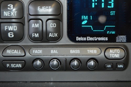 95-02 Chevy Silverado GMC Sierra truck factory CD player radio stereo 15071233 - Picture 5 of 12