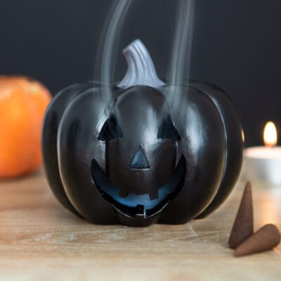 Schwarzer Kürbis Räucherstäbchenhalter Brandneu Halloween 2 Gratis Zapfen TR_66022
