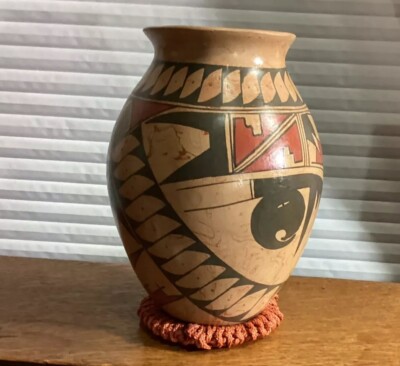 Handmade and painted Mata Ortiz Pottery Signed By Lorena Ortega 7  Tall