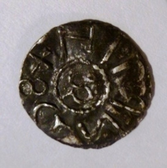 Pièce de monnaie inconnue Moyen Âge - Photo 2/2