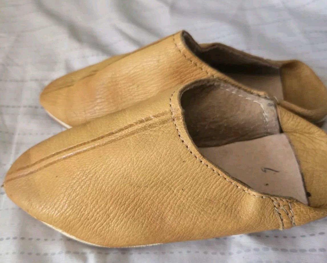 PANTOFOLA D’ORO Pantofole Babouche ragazzo marocchino taglia 26. Vendita in movimento.