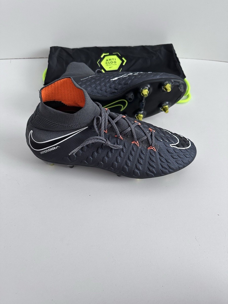 black and gold nike hypervenom