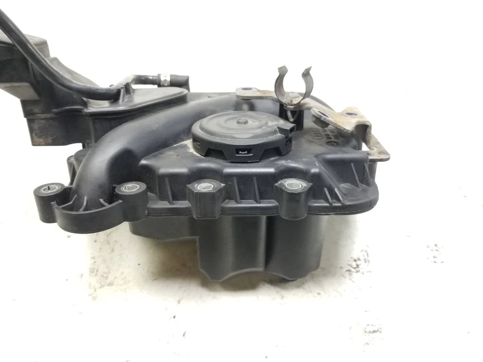 Separador de aceite de válvula de ventilación del cárter del motor Audi Q5 2009-2017 OEM Foto 4 de 4