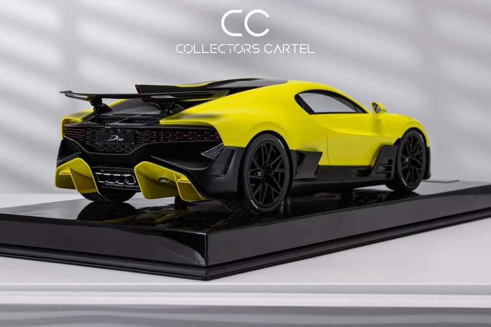 Bugatti Divo (Matt Yellow Jaune Molsheim) [EXCLUSIVE] 1/18 scale - Image 3 of 4