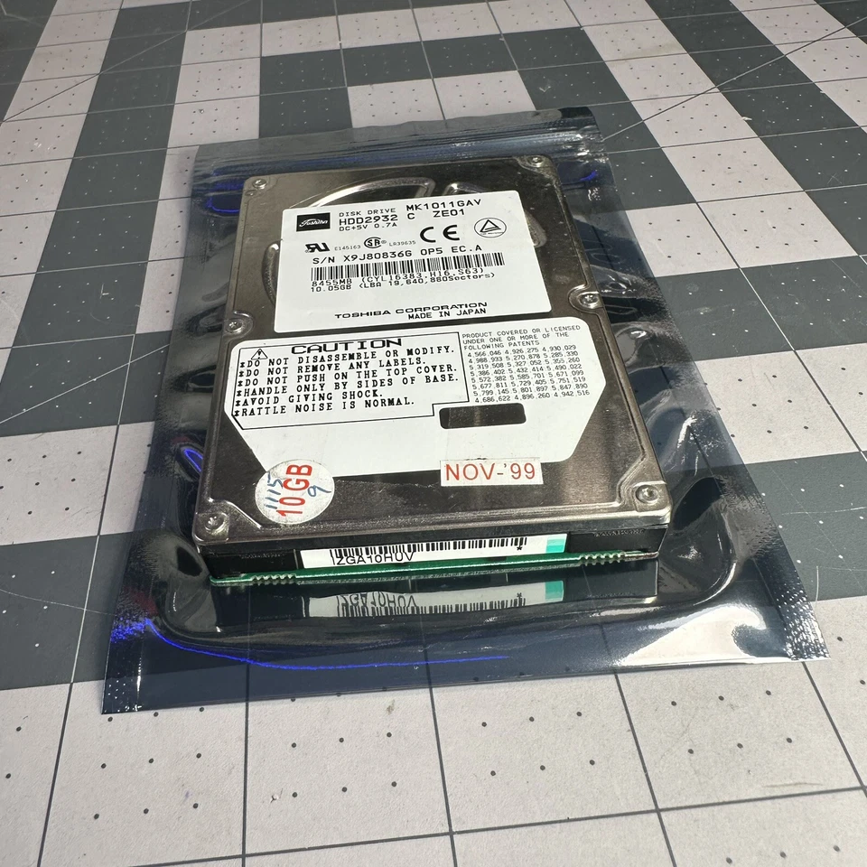 TOSHIBA MK1011GAV 2.5" 10GB LAPTOP HARD DRIVE HDD2932 C ZE01 IDE VINTAGE TESTED - Image 4 of 4