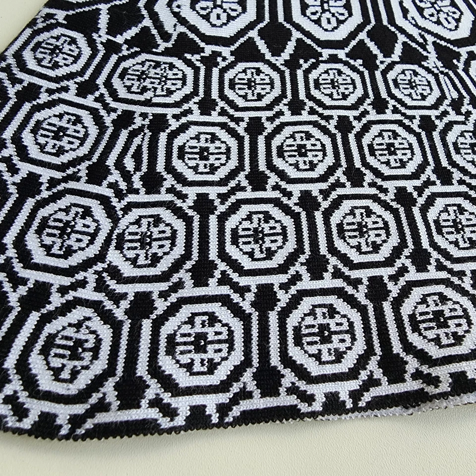 NUEVO CON ETIQUETAS $58 Vestido de punto My Michelle para niñas entallado y acampanado negro blanco talla M 7-8  Foto 2 de 4