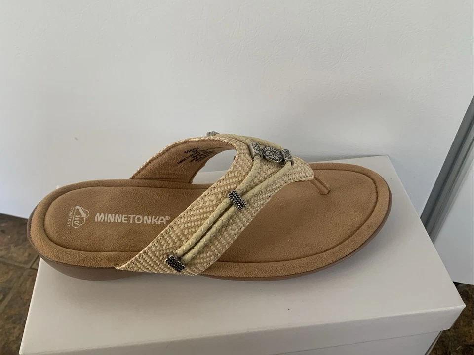 Minnetonka Women's Silverthorne 360 Sandal size 9 New In Box, Tan - Image 2 of 4