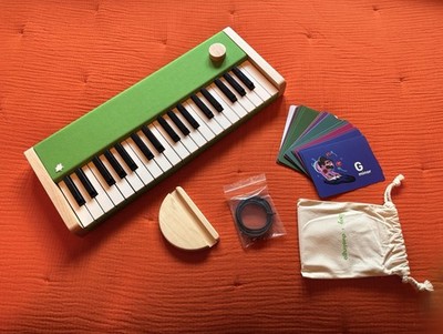 Loog Duolingo Edition 37-Key Electronic Keyboard Green w/ Accessories