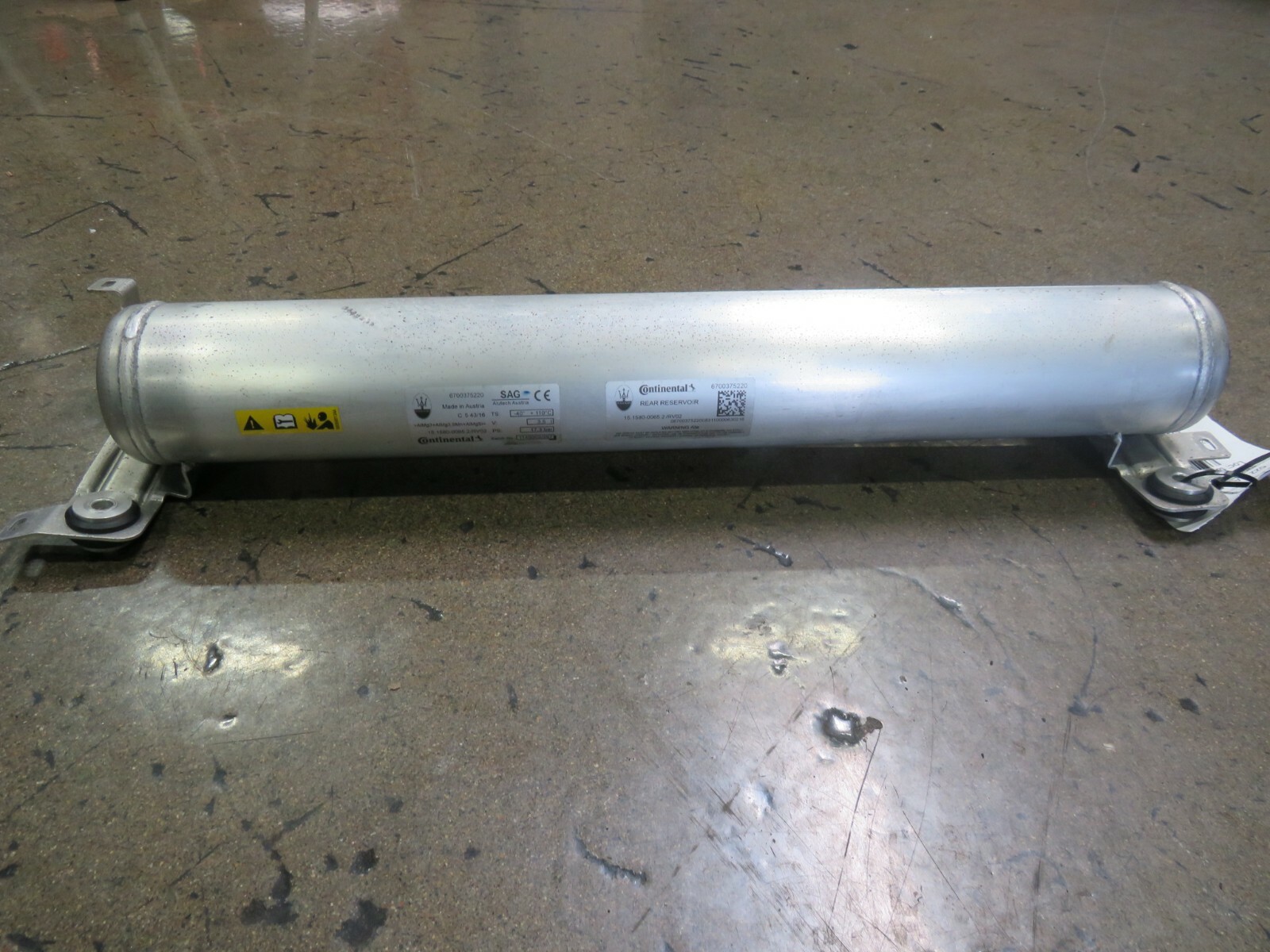 Maserati Levante, Rear Air Tank, Used, P/N 670037521