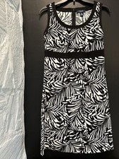 CHAPS Women’s Sleeveless Black White Sheath floral pattern Dress Size 6 Stretch