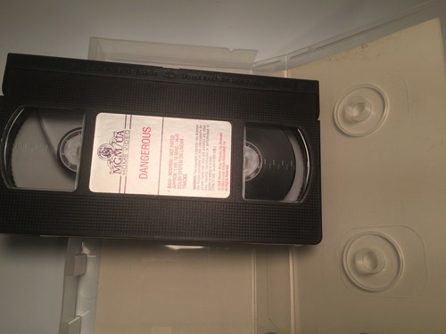 VHS tape DANGEROUS MGM / UA Home Video Bette Davis Franchot Tone B&W - Foto 7 di 12