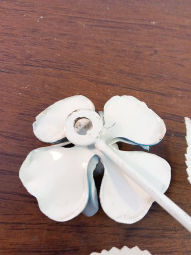 VINTAGE FRENCH METAL ENAMEL FLOWER COAT HOOK - Picture 12 of 15