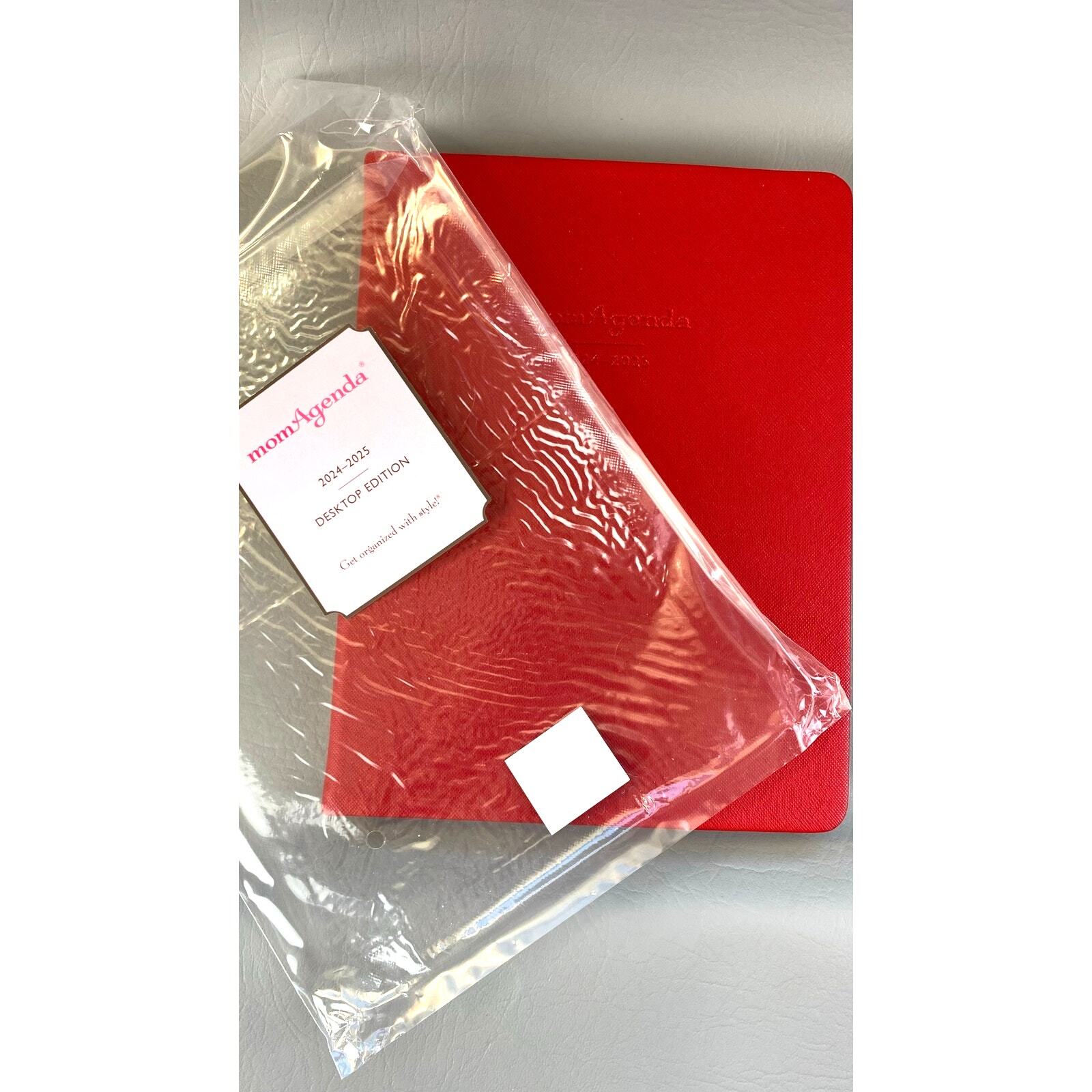 MomAgenda Desktop 2025 Planner Red 7