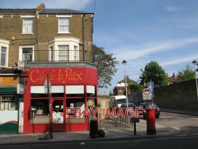 PHOTO  CAFE DE LA PAIX FORTESS ROAD NW5 (2)  2009