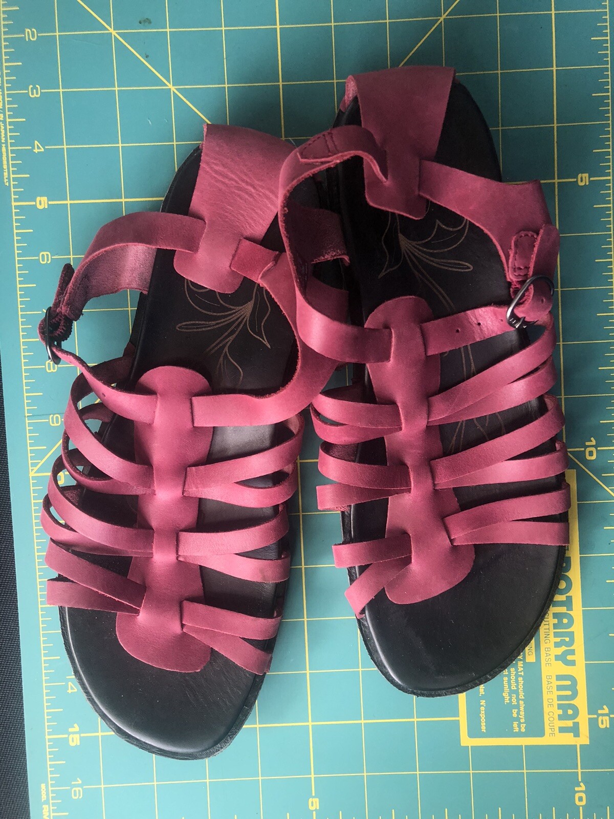 Sandali donna KEEN Alman gladiatore rosso barbabietola 1012396 taglia 10 indossati una volta