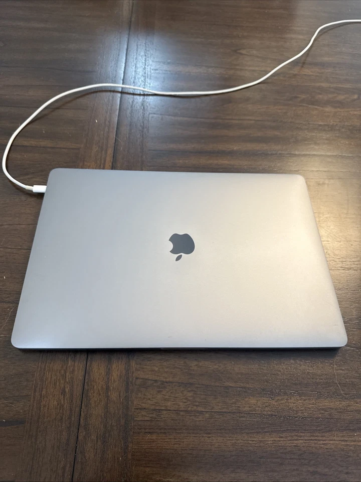 15-дюймовый Apple MacBook Pro — 3,8 ГГц Turbo i7, 16 Гб, твердотельный накопитель 256 Гб, сенсорная панель (2016 г.) - Изображение 3 из 4