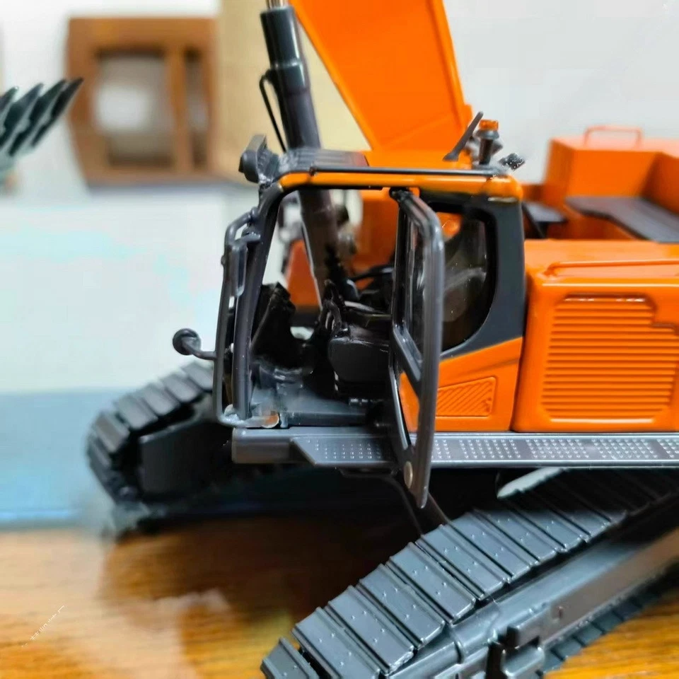 1/50 Scale DEVELON DX705HD Hydraulic Excavator Diecast Model Toy Gift NIB - Image 3 of 4