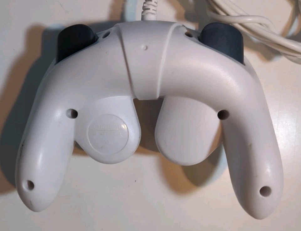 Nintendo Gamecube - Gamestop G3 Wired  Controller - White - Image 2 of 3