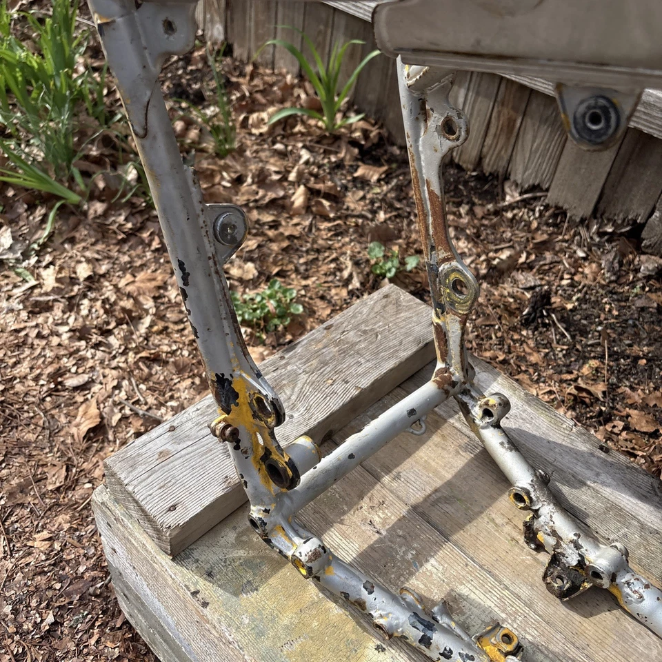 1980 Yamaha IT425 Frame Body Chassis IT 425 80 OEM  - Image 3 of 4