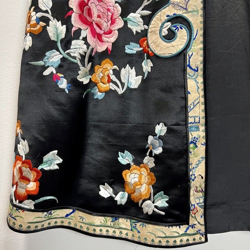 Vintage 40s Glamorous Black Satin Floral Embroidered Chinese Robe - Picture 5 of 12