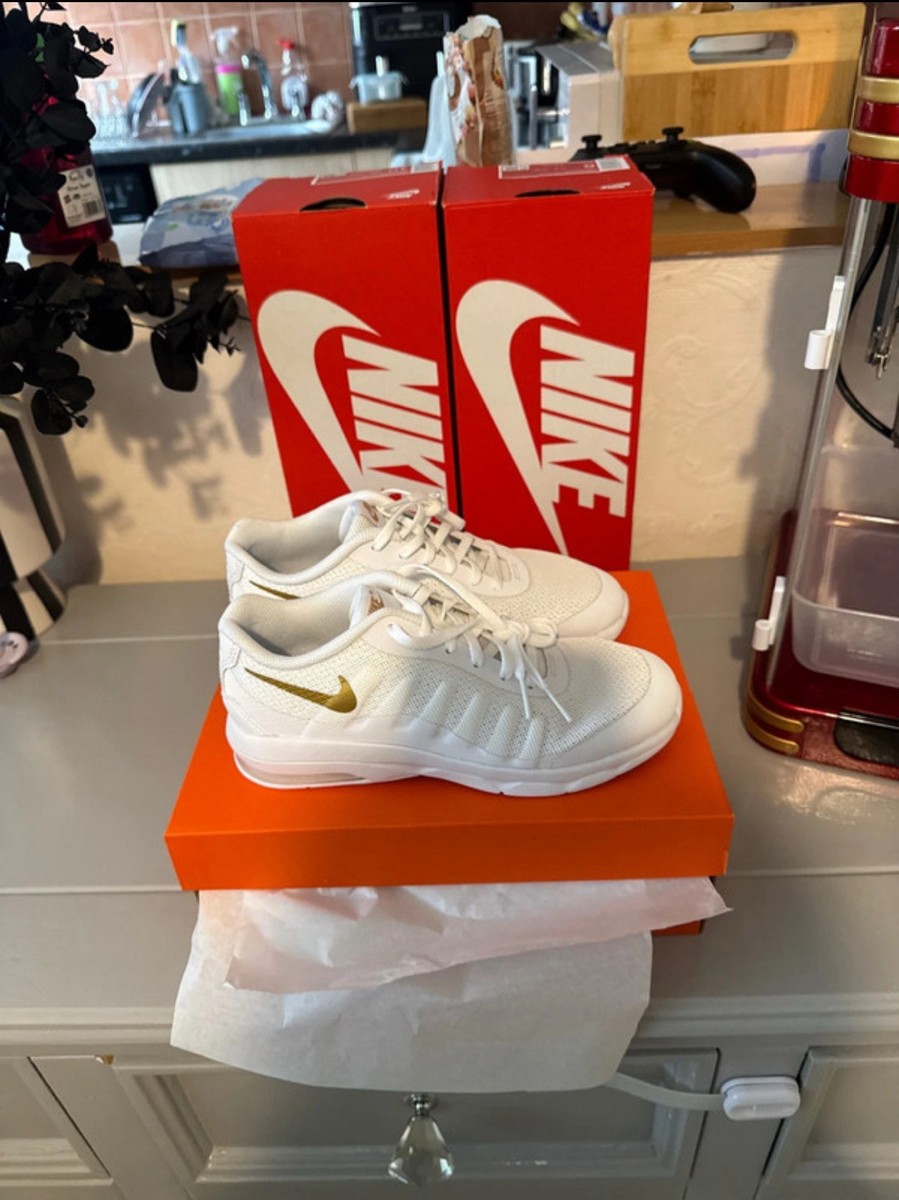 nike air max invigor size 2