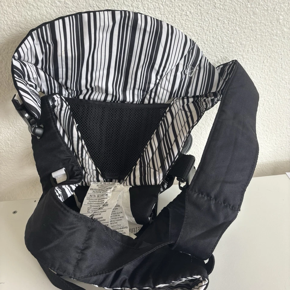 Portabebés Evenflow Snugli Hug blanco y negro con rayas Foto 4 de 4