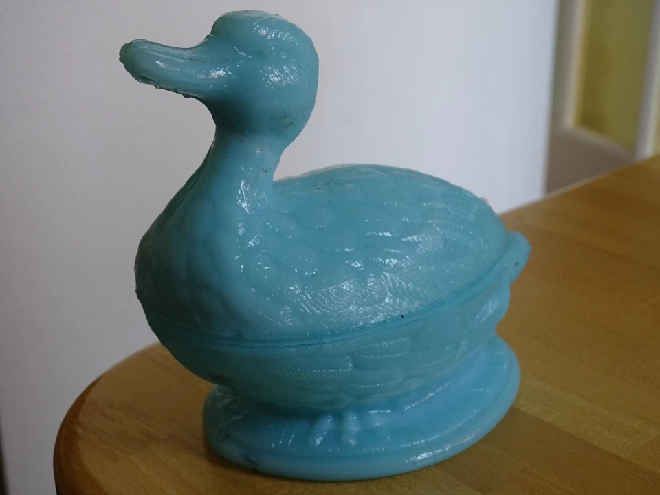 VALLERYSTHAL ANCIENNE BOITE BONBONNIERE CANARD OPALINE BLEU - Photo 3/4