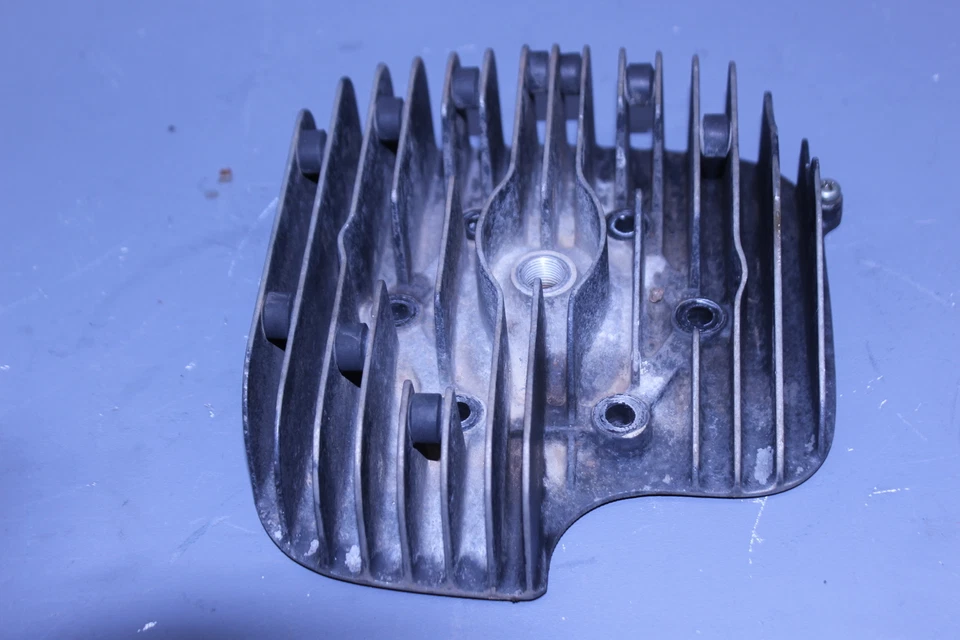 CUBIERTA DE LA CABEZA DEL CILINDRO DEL MOTOR SUZUKI 1980 DS250 77-81 TS250 11111-30503 Foto 3 de 4