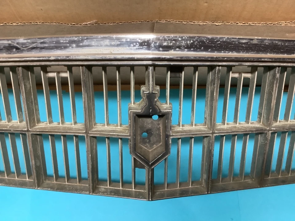 1975 Somente CHEVY MONTE CARLO GRADE DIANTEIRA ORIGINAL GM 345349 fabricante de equipamento original - Imagem 4 de 4