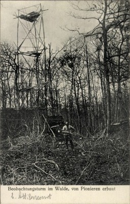 Ak Beobachtungsturm im Walde, von Pionieren erbaut - 4901229