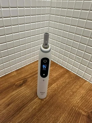 ORAL-B Cepillo de dientes eléctrico Oral iO 7 Ultimate Clean - blanco (usado)