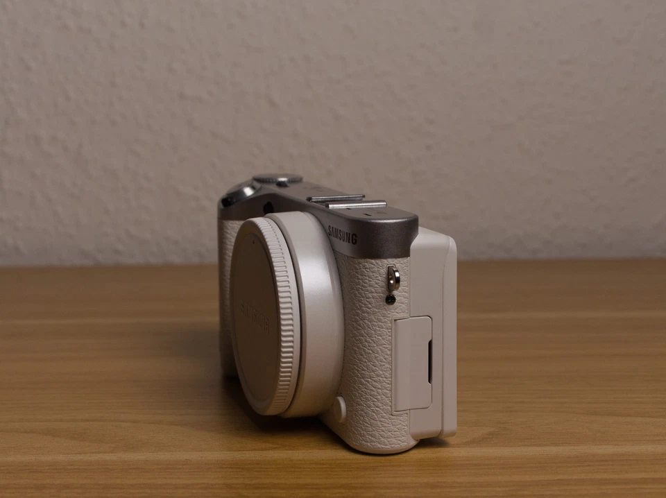 Samsung NX500 28.2 MP Weiß Systemkamera mit 16-50 OIS (weniger 700 Auslösungen) - Bild 4 von 4