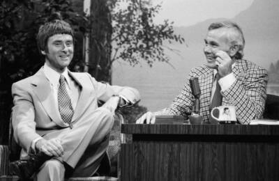 Psysicist Dr. Gerard K. O'Neill On Johnny Carson 1977 OLD TV PHOTO