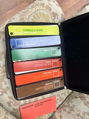 Pantone Portable Guide Studio Complete - *Portable Pantone Complete Kit*