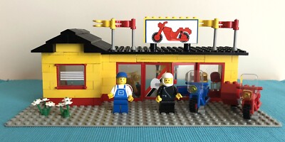 Lego #6373 Vintage Motorcycle Shop 166 pcs. Complete w/ 2 Lego #6373 Vintage Motorcycle Shop 166 pcs. Complete w/ 2