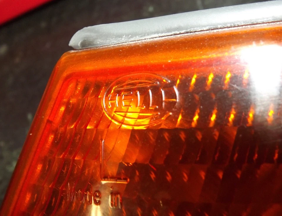 OEM 91-94 Audi 100 CS C4 front left corner turn signal / blinker light lamp FL - Image 3 of 4