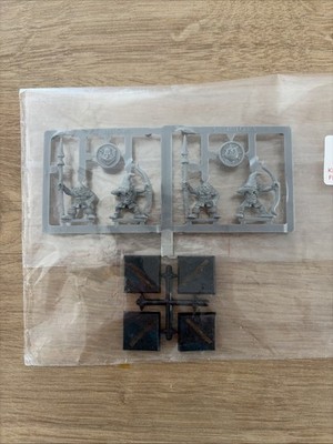Vintage Warhammer Fantasy Goblin sprue from 1992 Spearman x 2 & Archer x 2