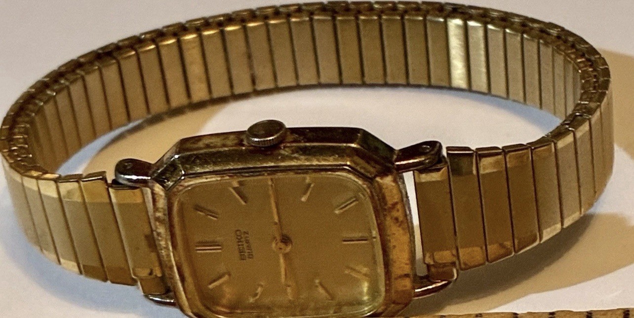 🐥🐥Rare Tiny Vintage GoldPlated Rectangular Seik… - image 2