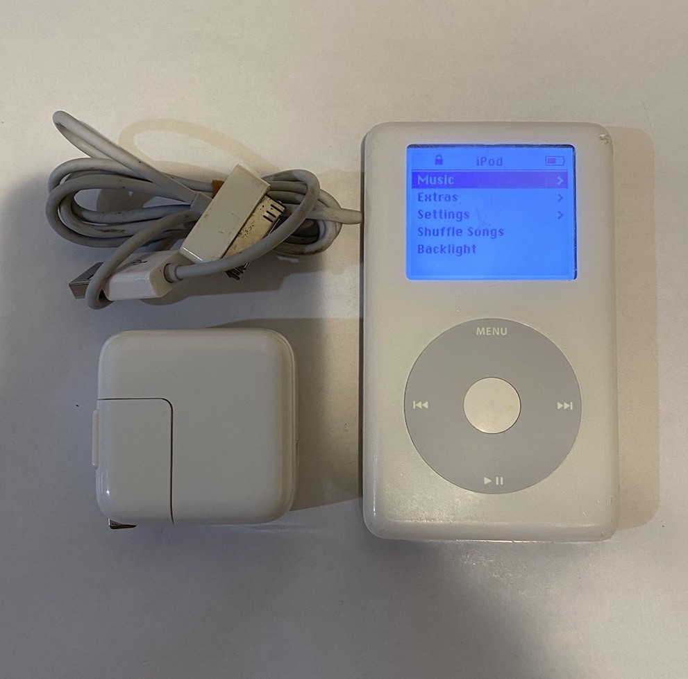 Apple iPod Classic 4th Generation White (20 GB) Works Great