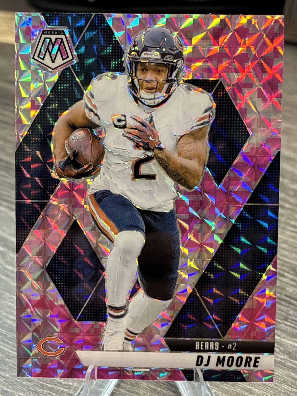 DJ Moore | 2025 Panini Mosaic #180 Mosaic Camo Pink Prizm | Chicago Bears