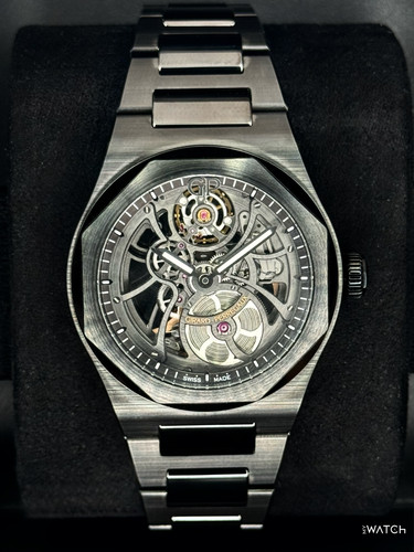 NEW 2025 Girard-Perregaux Laureato 42mm 81015-32-001-32A Black...