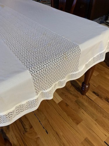 VINTAGE 1990'S LACE TABLECLOTH OVAL OR RECTANGULAR 81"X68" #11 - Picture 9 of 13
