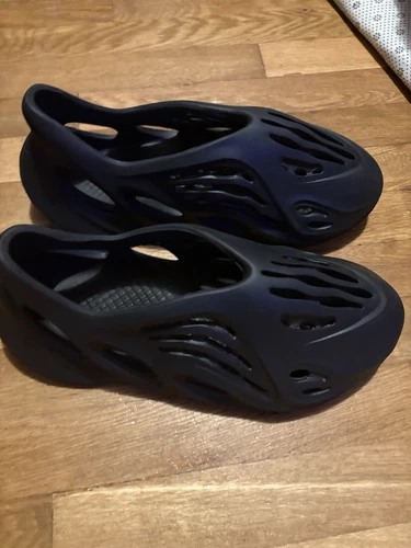 Adidas Yeezy Foam RNR Carbon men’s shoes size 12 men’s.