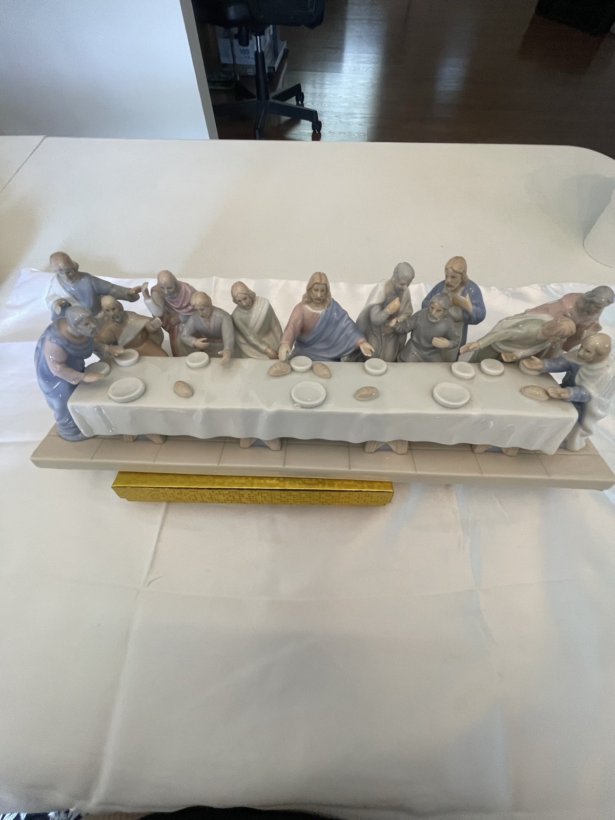 VTG THE LAST SUPPER TABLE Porcelain Jesus Disciples LOAVES BREAD Collectible
