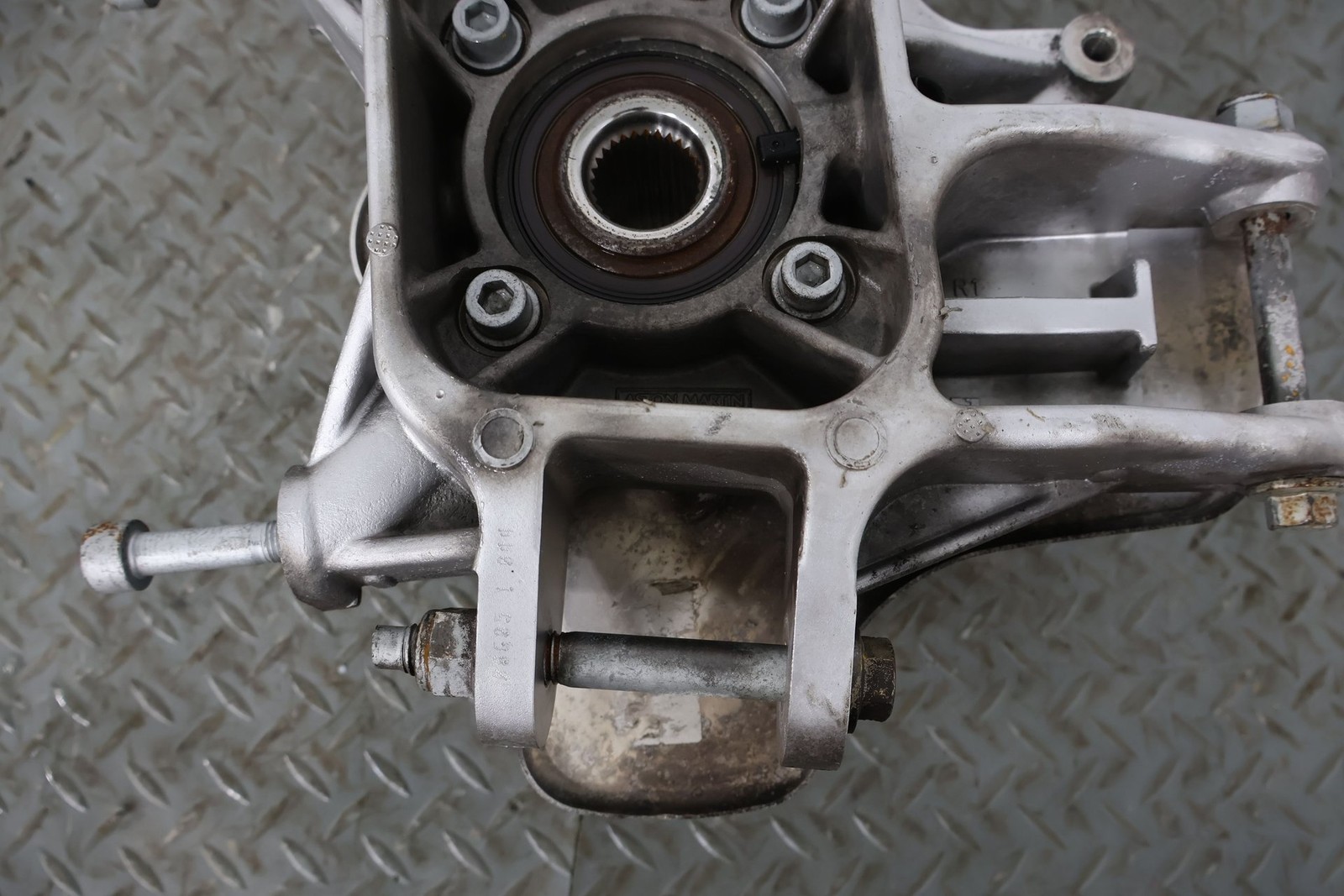2009 Aston Martin V8 Vantage Rear Right RH Spindle Knuckle W/ Hub (61K Miles)
