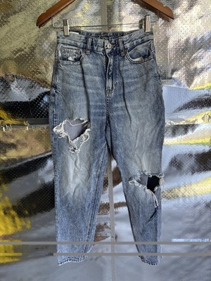 American Eagle Women s Light Wash Distressed Straight Jeans Mid Rise Cotton
