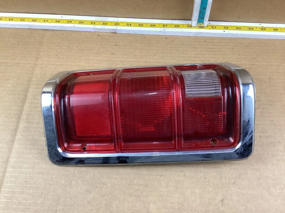 Задний левый задний фонарь в сборе со стороны водителя для Dodge Ramcharger 1988-1993 годов выпуска - Изображение 2 из 4