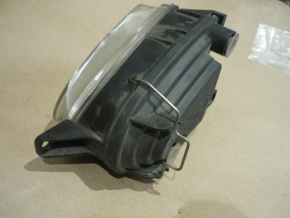 Ferrari 550 - Luz antiniebla derecha con lente agrietada - P/N 168229 Foto 4 de 4